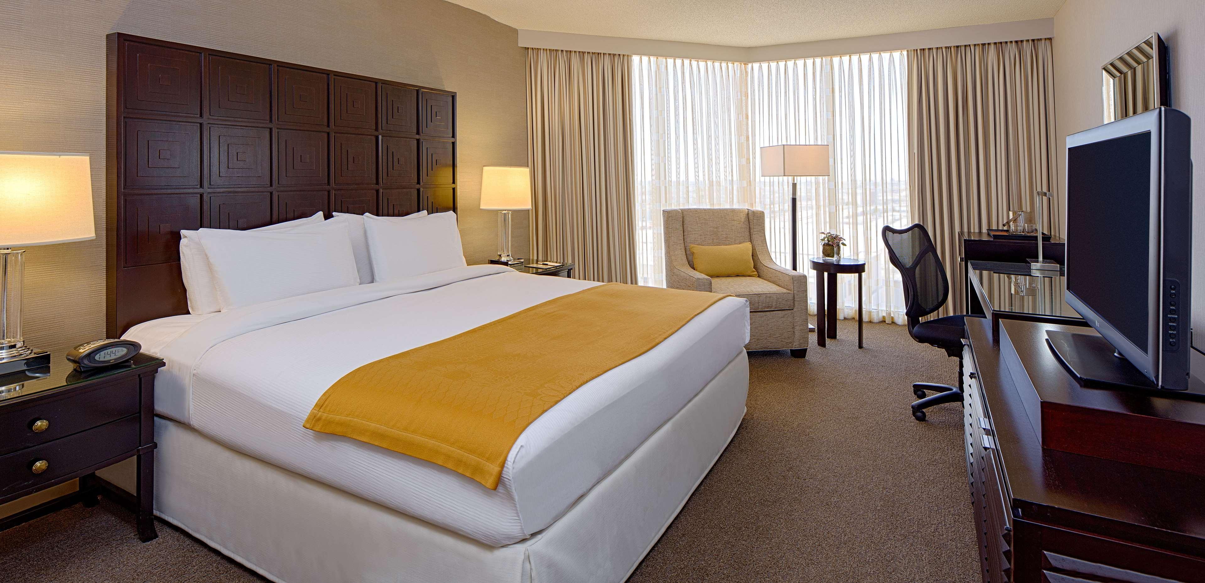 Doubletree By Hilton Greenway Plaza Hotel 4*