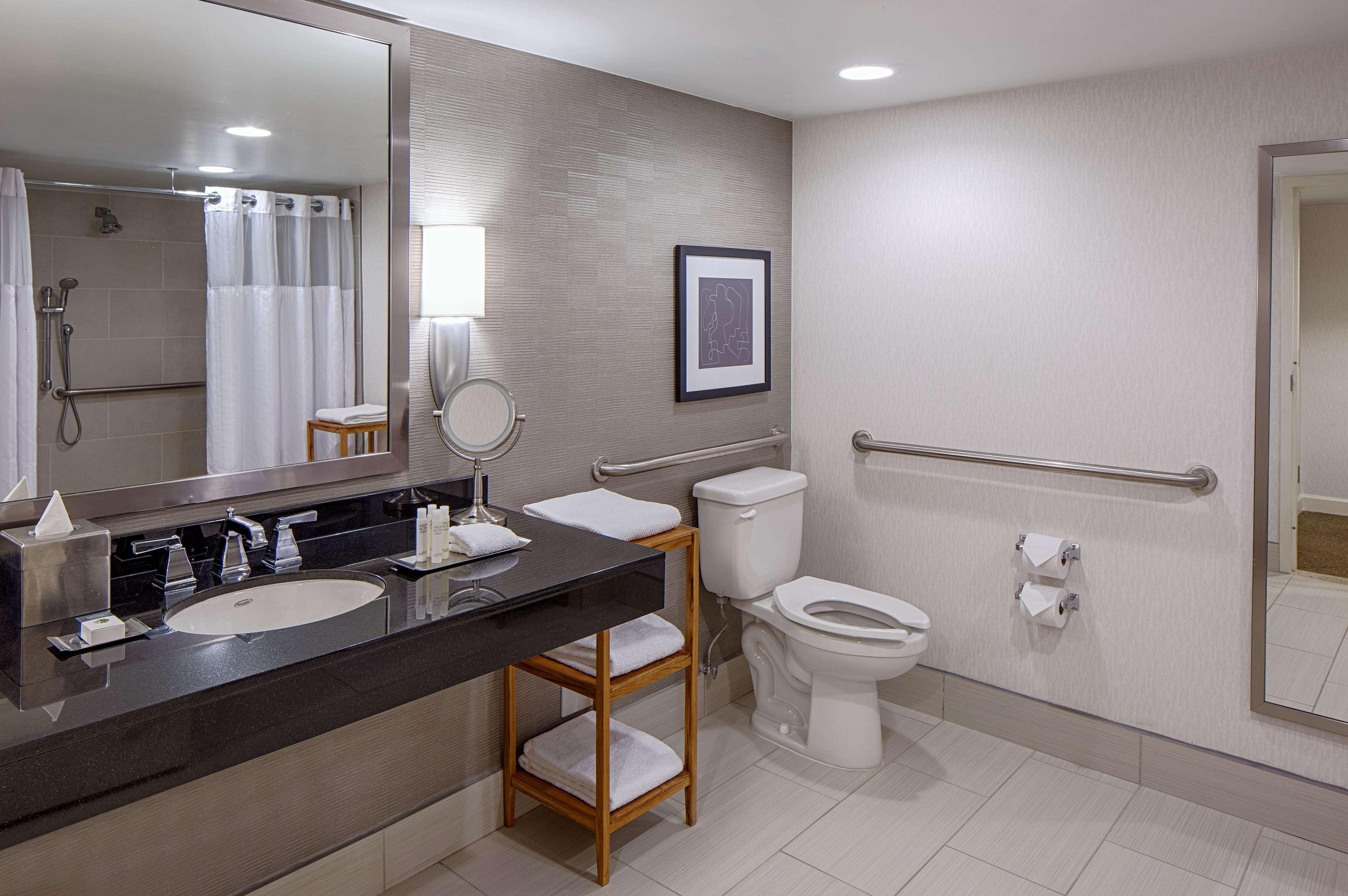 Hotel Doubletree By Hilton Greenway Plaza