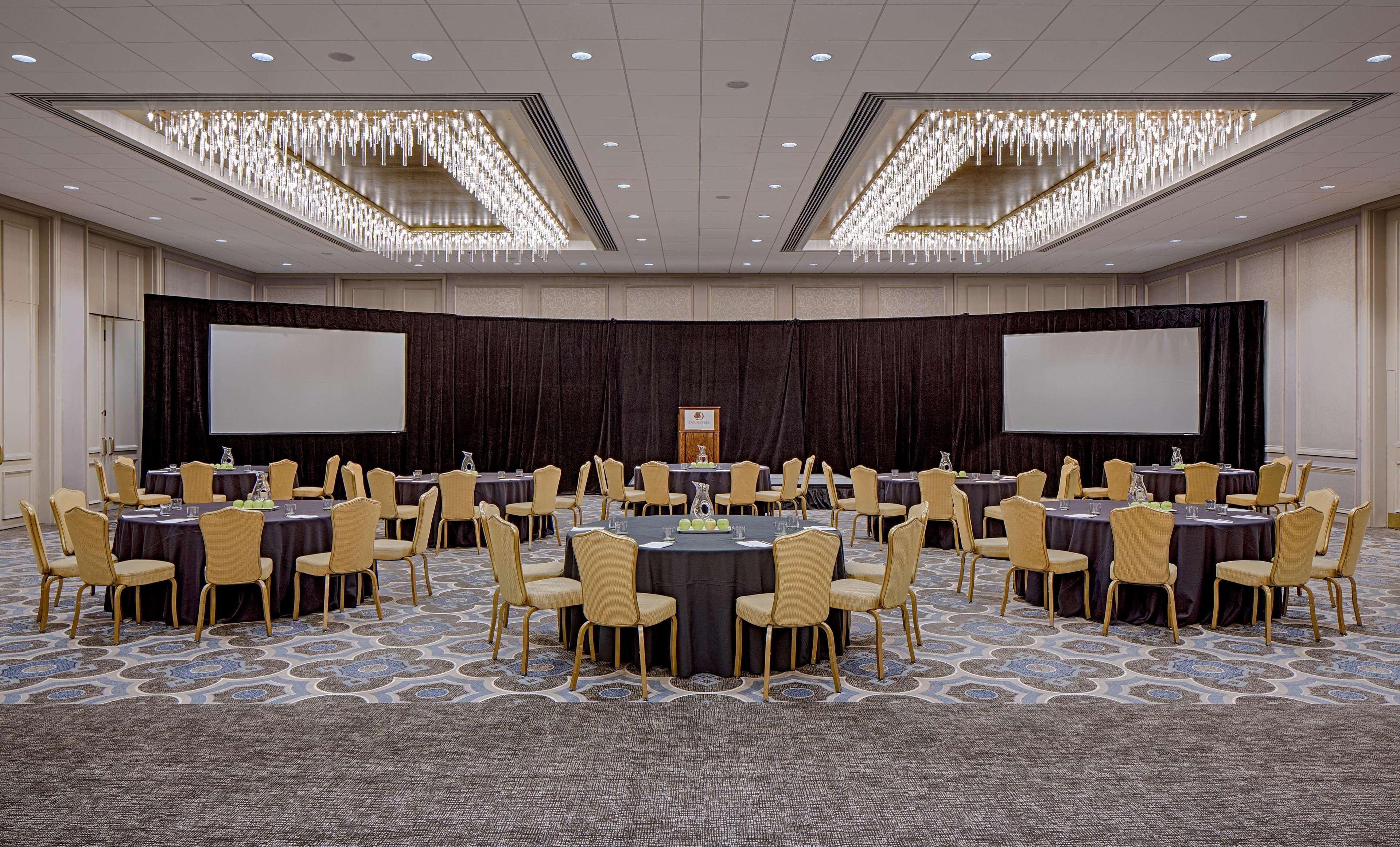 Doubletree By Hilton Greenway Plaza Hotel 4*