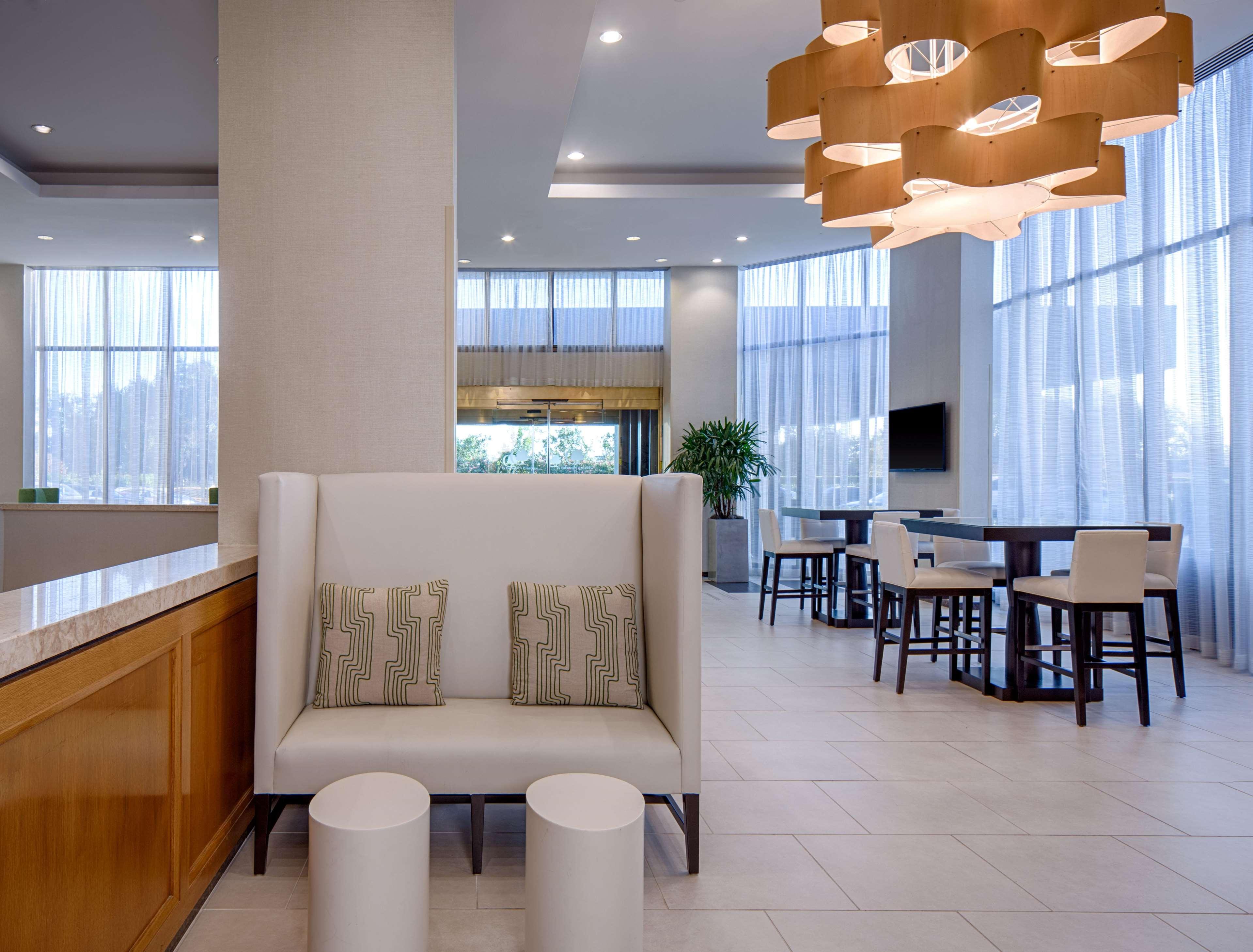 Doubletree By Hilton Greenway Plaza Hotel