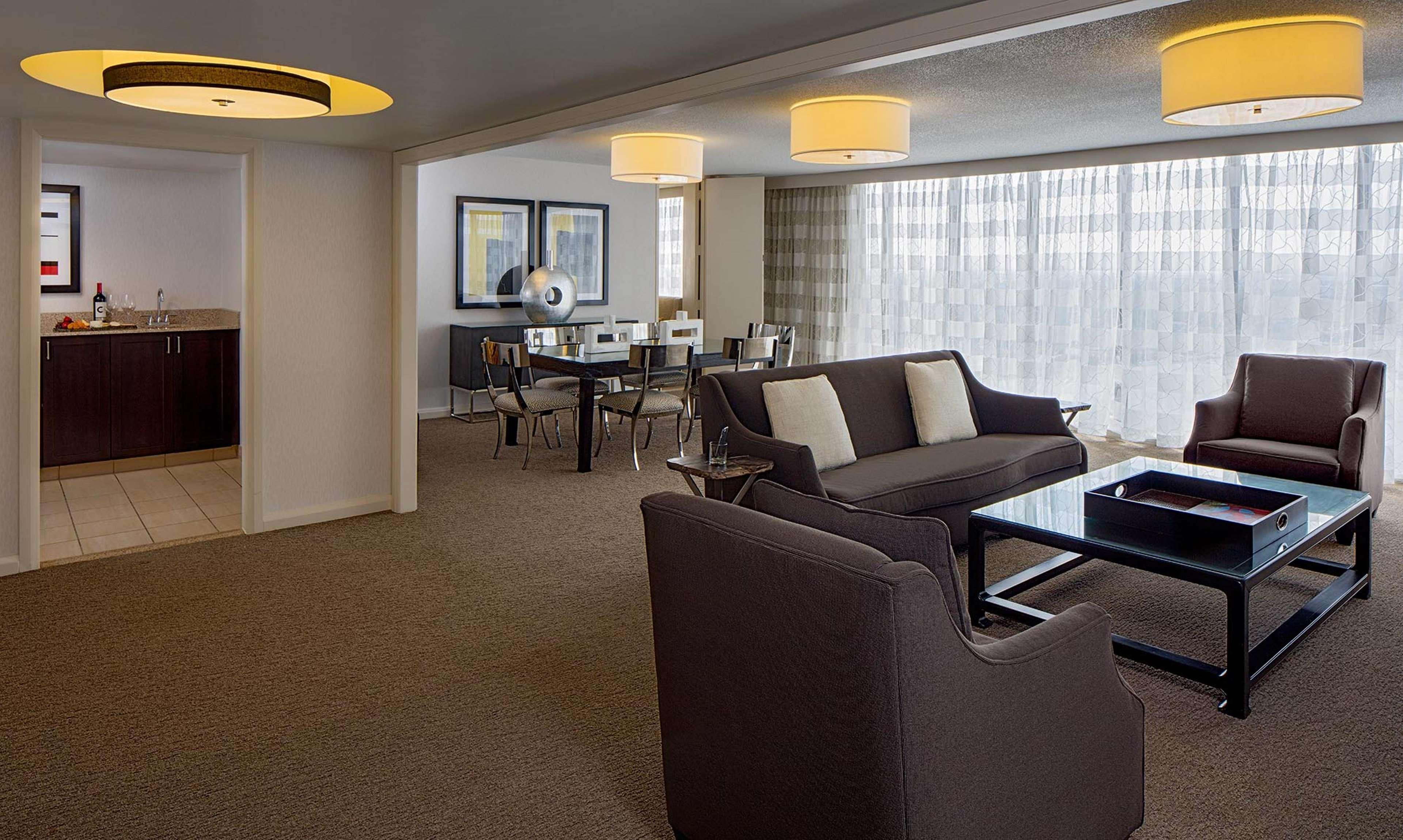 Hotel Doubletree By Hilton Greenway Plaza 4*