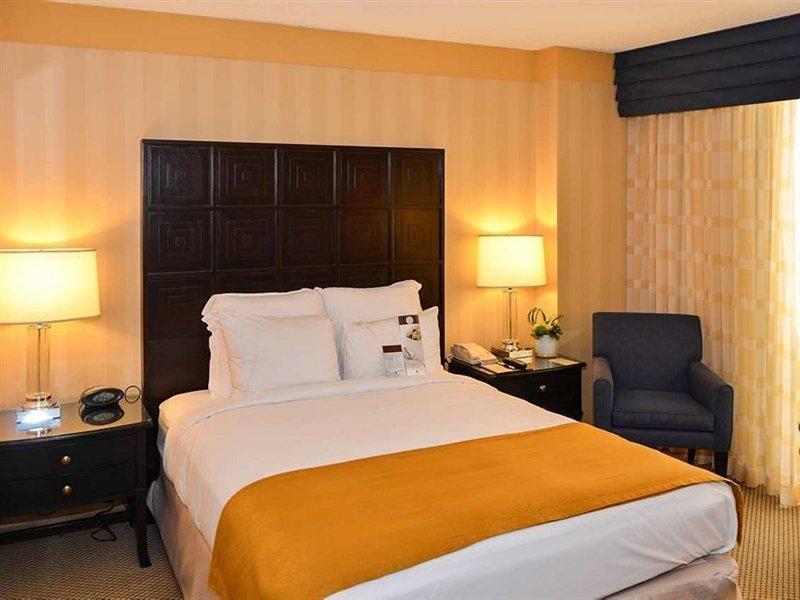 Hotel Doubletree By Hilton Greenway Plaza 4*